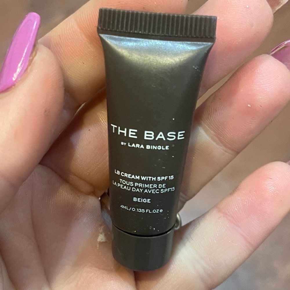 The Base by Lara Bingle All day Skin tint SPF 15 Beige